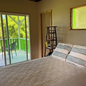 1 bedroom, travel cot, WiFi, bed sheets - Terrific cottage with WiFi in Honokaa   AKA"Upper House" (honokaa)