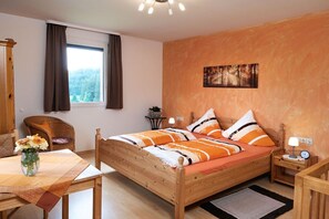 2 chambres, fer et planche à repasser, lit parapluie, Wi-Fi gratuit