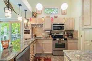 Fridge, microwave, oven, stovetop - Twin Waters by AvantStay | Patio + Pool Table (Lake Harmony)