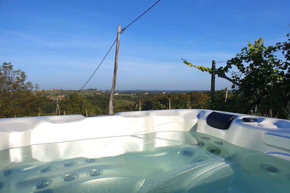 Bain à remous extérieur