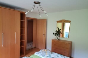 2 bedrooms, Internet, bed sheets