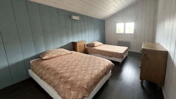 3 室のベッドルーム、アイロン / アイロン台、WiFi (無料)