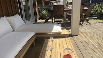 屋外ダイニングエリア