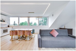 Living area - Schöne Dachgeschoss Neubau 80m² Wohnung mit Dachterasse (Freilassing)