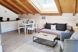 Smart TV y chimenea 
