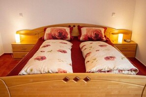 2 bedrooms, desk, iron/ironing board, travel cot