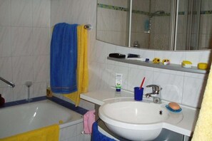 Ducha, secador de pelo, bidet
