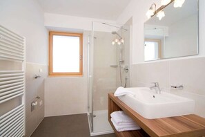 Een douche, een haardroger, een bidet