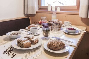 Dining - Mittermoarhof Comfortable holiday residence (Brixen)