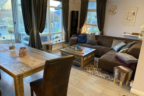 Smart-TV, Kamin, DVD-Player, Stereoanlage