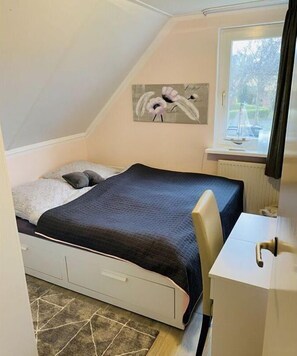 3 bedrooms, iron/ironing board, free WiFi, bed sheets - Carpe Diem with jetty and boat (Medemblik)