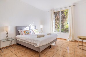 5 soverom, strykejern/-brett, wi-fi og sengetøy