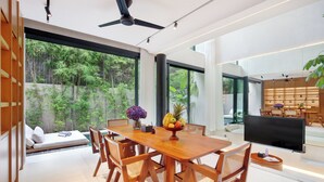 Dining - Suave Villa Canggu (Canggu)