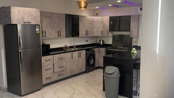 冰箱、微波炉、烤箱、炉灶