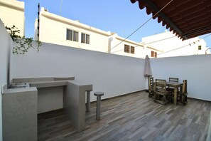 تناول الطعام بالخارج