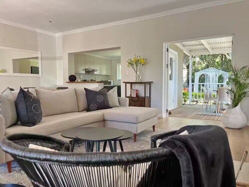 Village Vine & Stream a blissful stay in Franschhoek. Walkable, Private & Serene