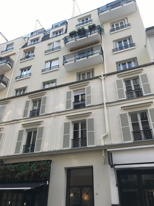 Exterior - Appartement à 100 Mètres des Champs Elysées ! (Paris)