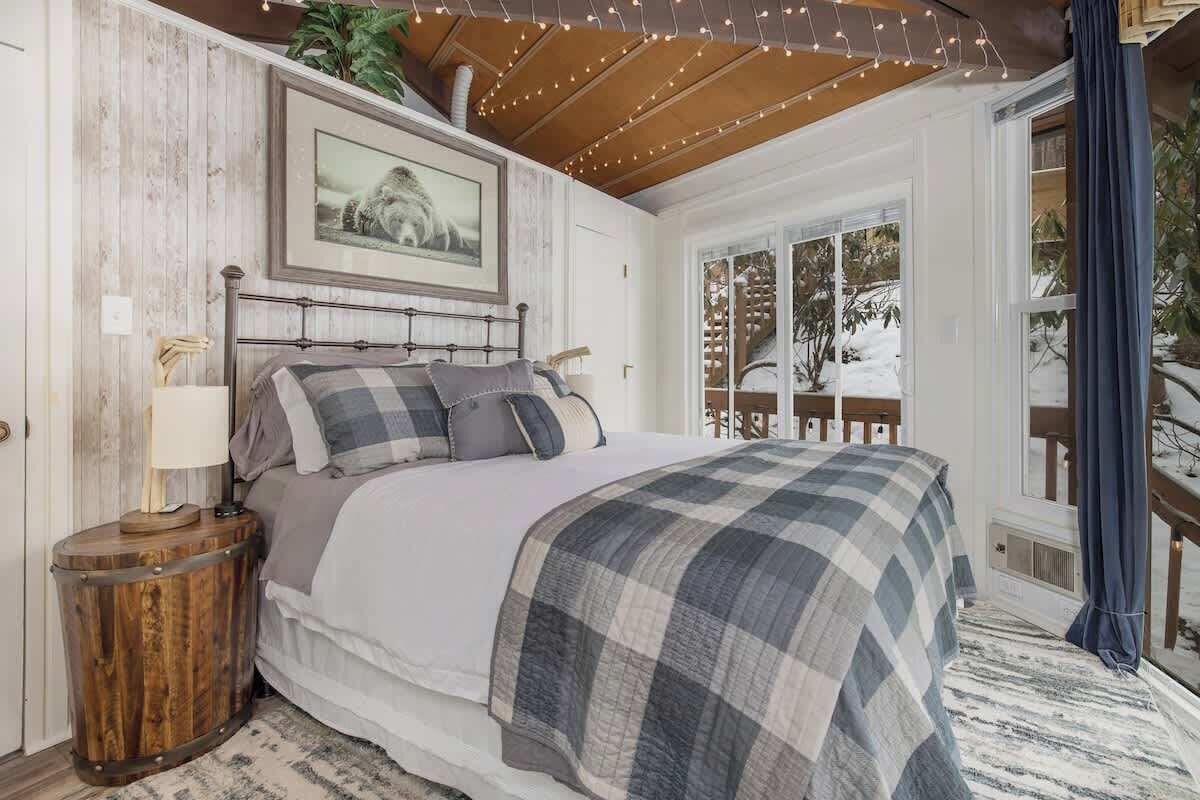 2 bedrooms, iron/ironing board, travel crib, WiFi