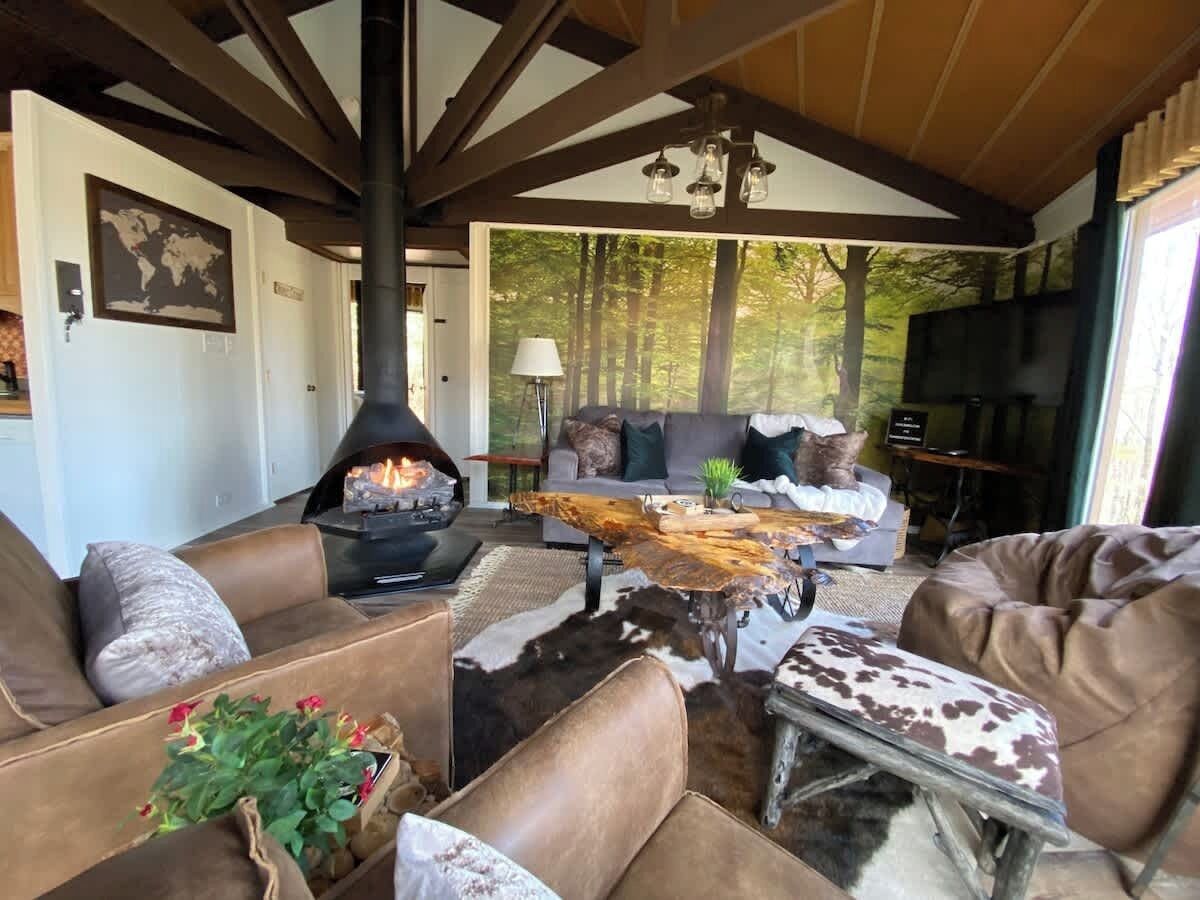 TV, fireplace, offices