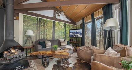 Cool Tree House with Hot tub FREE EV charging