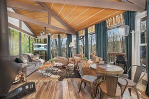 TV, fireplace, offices - Cool Tree House with Hot tub & FREE EV charging (Beech Mountain)