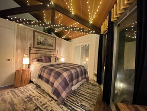 3 bedrooms, iron/ironing board, travel crib, WiFi - Cool Tree House with Hot tub & FREE EV charging (Beech Mountain)