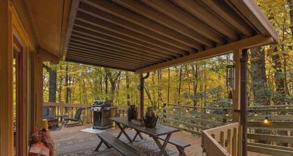 Cool Tree House with Hot tub FREE EV charging