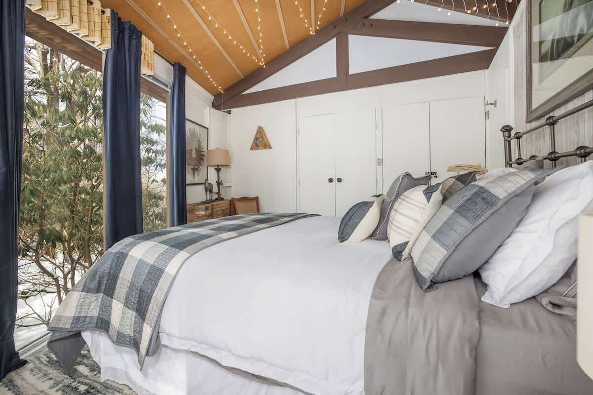 2 bedrooms, iron/ironing board, travel crib, WiFi