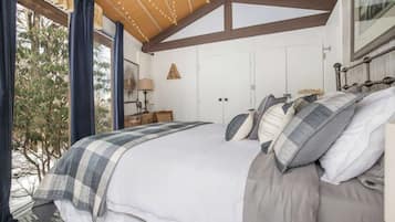2 bedrooms, iron/ironing board, travel crib, WiFi