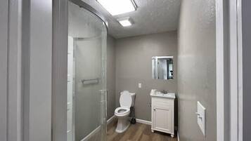 Douche, serviettes fournies