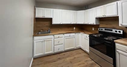 Cozy 1-Bed, 1-Bath with Full Kitchen Near Fort Sill