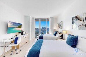 Desk, iron/ironing board, travel cot, WiFi - Miami Studio, Amazing Amenities, Infinite View (Hallandale Beach)