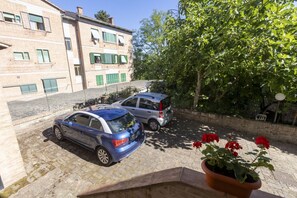 Property grounds - Sant'Eugenia apartment with parking (Siena)