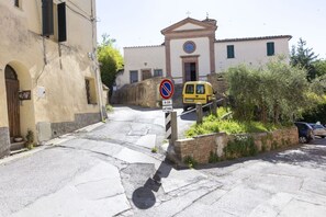 Exterior - Sant'Eugenia apartment with parking (Siena)