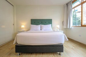 3 makuuhuonetta, silitysrauta/-lauta, Wi-Fi, vuodevaatteet