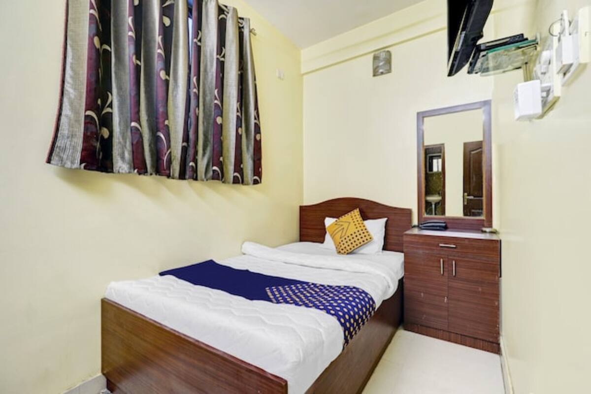 WiFi (free), bed sheets