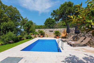 Verde 2Bdr Villa Brda in delightful hights of Petrovac 