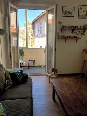 Living area - Quiet and bright cocoon, close to the town center and all amenities (Marseille)