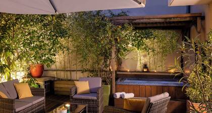 7 bedroom townhome in brilliant Paris with AC, fitness room, WiFi, Art