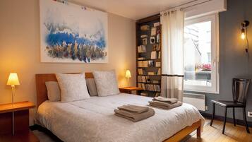 7 chambres, bureau, fer et planche Ă repasser, lit parapluie