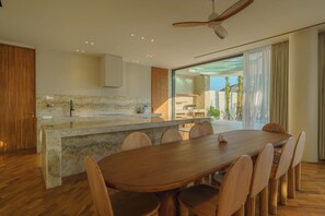 Villa de lujo, vista a la alberca | Comedor