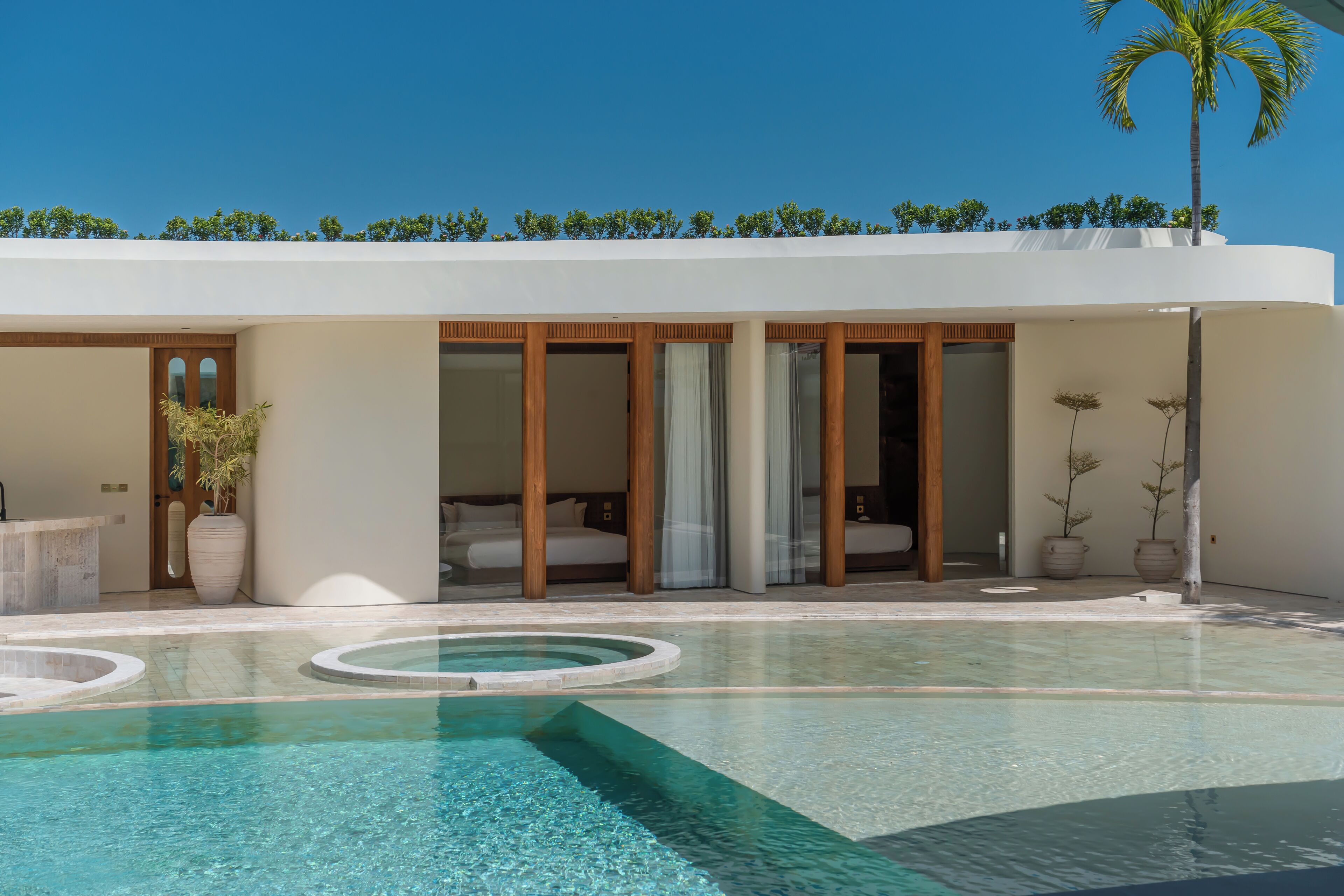 2 outdoor pools
