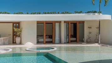 2 outdoor pools