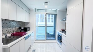 雪櫃、微波爐、焗爐、爐具