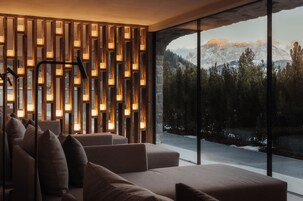 Sauna, hot tub, steam room, body treatments, aromatherapy