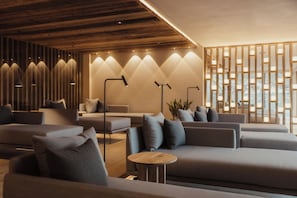 Sauna, tina de hidromasaje, baño de vapor y tratamientos corporales