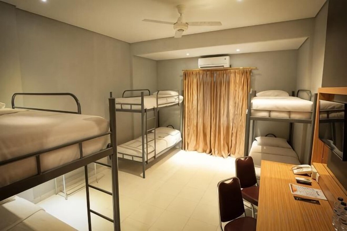 Day Room Six Bed