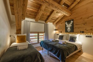 6 bedrooms, iron/ironing board, free WiFi, bed sheets