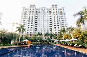 Outdoor pool - The Q Residence Vientiane (Vientiane)