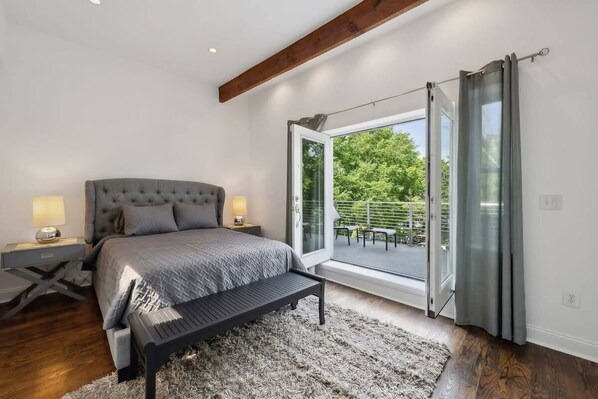 4 Schlafzimmer, Schreibtisch, Bügeleisen/Bügelbrett, WLAN